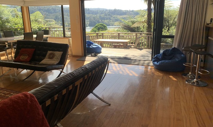 Lake Tarawera House | Pohutukawa Lake House: Relax with Pool & Ocean Views