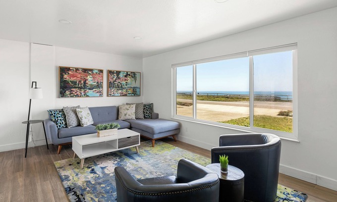 Point Arena Cottage | Explore Point Arena Lighthouse – Family-Friendly Retreat