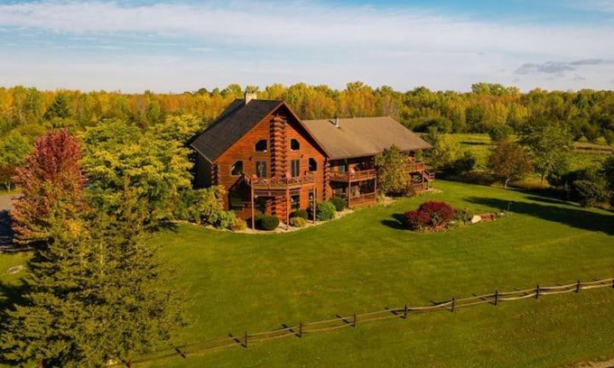 Point Au Roche Cabin | Pet-Friendly Point Au Roche Lodge with Guest Rating of 8.8