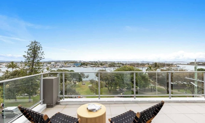 Buddina Apartment | Point Cartwright Penthouse - Ocean & River Views