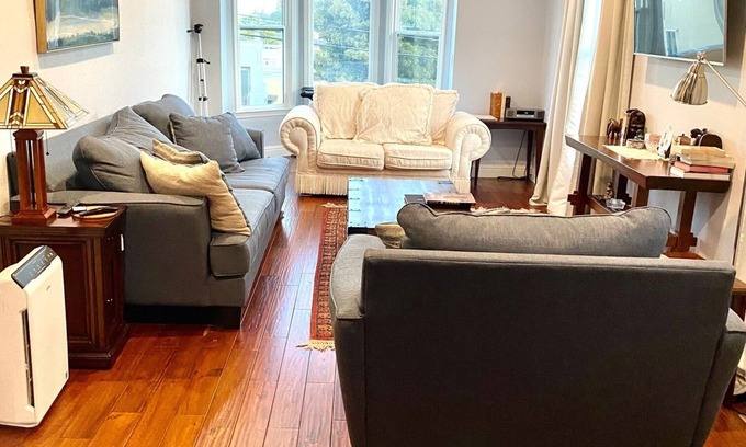 Point Richmond House | Point Oasis: Cozy Retreat Near Keller Beach Park