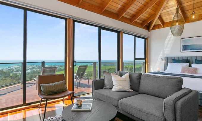 Apollo Bay Villa | Relaxing Couples Retreat at Point of View Villa