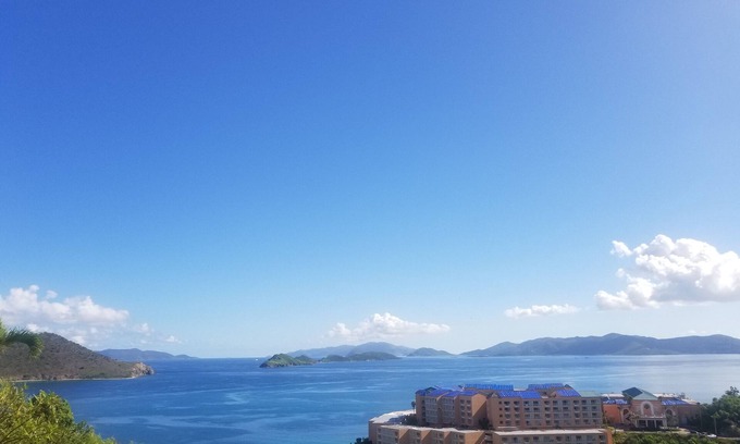 Frydendal Condo | Prime Location with Pool and Breathtaking Ocean Views