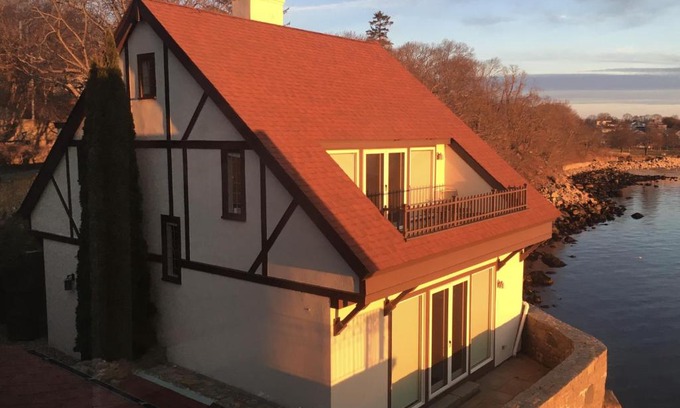 Gloucester Apartment | Pet-Friendly Point Radio Cottage with a 9.5 Guest Rating