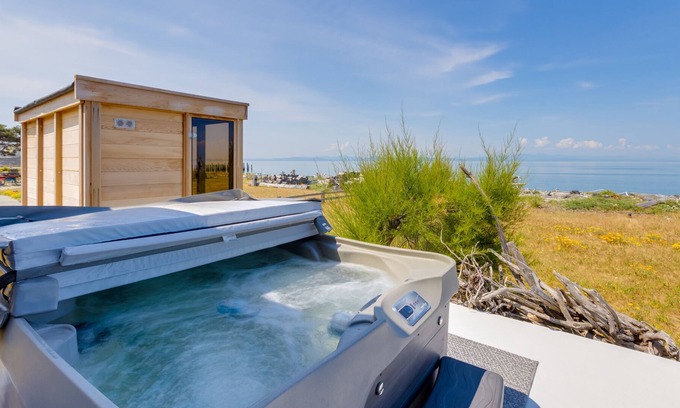 Point Roberts Cottage | Seaside Retreat at Point Roberts with Ocean Views & Hot Tub
