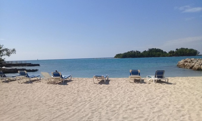 Orange Bay Apartment | Beachside Getaway: Point Studio 156 with Pool & Spa