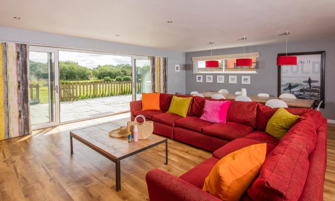 Winnard's Perch Resort | Ideal Oceanfront Retreat with Hot Tub & Dog-Friendly Access