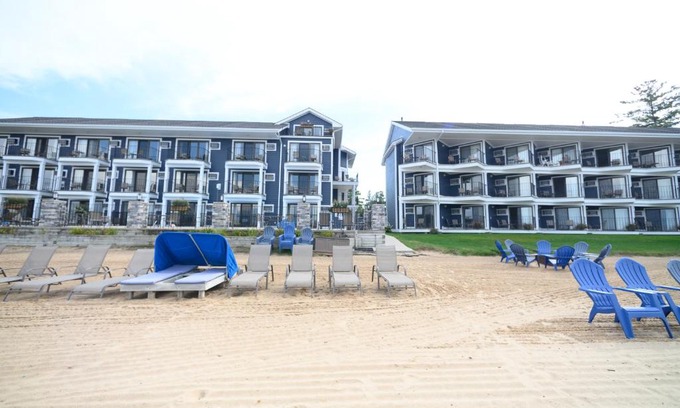 Traverse City Hotel | Oceanfront Pointes North Beach Resort with Private Beach