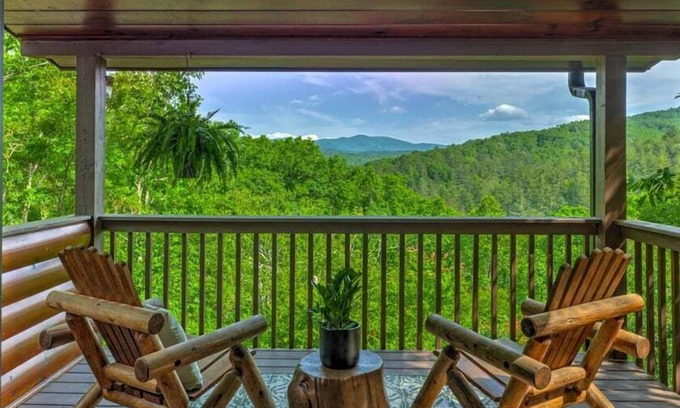 Ridgeline Vistas Cabin | Inviting Points of View - Mountain View: Pet Friendly Escape