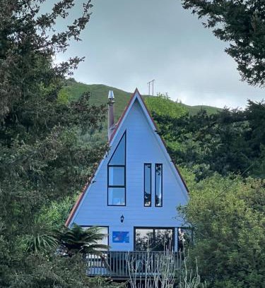 Hamurana House | Pointy Bird: Tranquil Retreat, Pets Welcome, 4-Star Stay