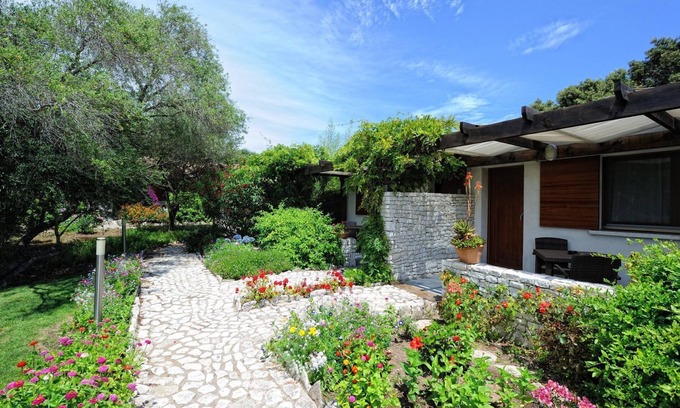 Bonifacio House | Discover Poisson Rouge: Rated 9.6/10 with Pool & Spa