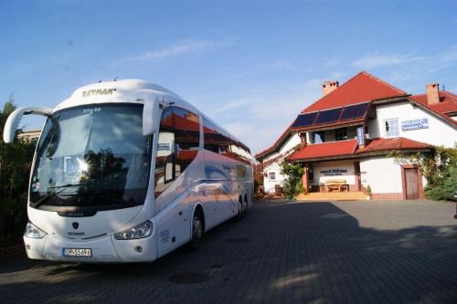 Chynow House | Truskawkowa 1a: Guest Rated Retreat with Pet-Friendly Perks
