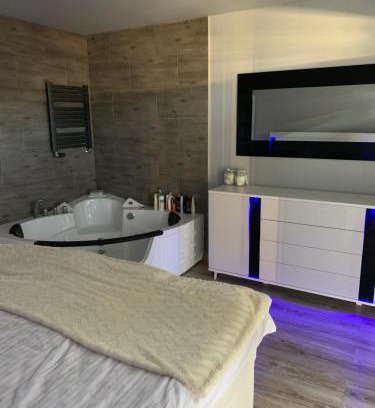 Cetniewo House | Top-Rated Retreat at Pokoje u Maksi with Hot Tub Bliss