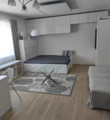 Nechvalin Apartment | Cozy Rooms with Garden Terrace - Family and Pet Friendly