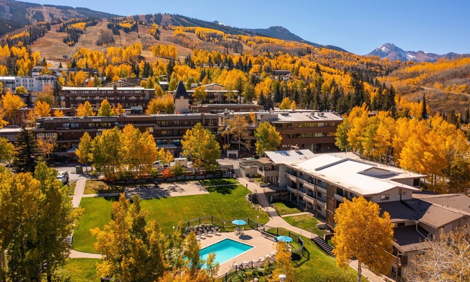 Snowmass Village Hotel | Explore Comfort at Pokolodi Lodge with Premium Amenities