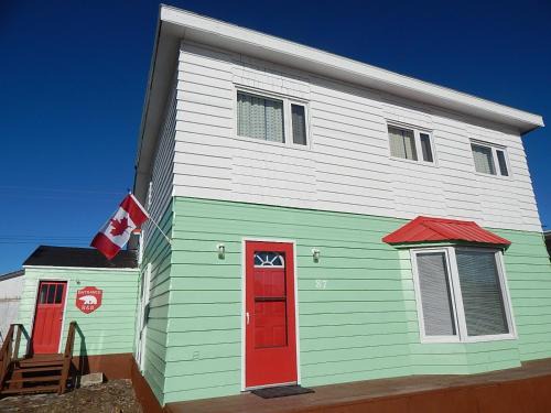 Churchill Bed & Breakfast | Cozy Polar Bear Bed and Breakfast for Family Getaways