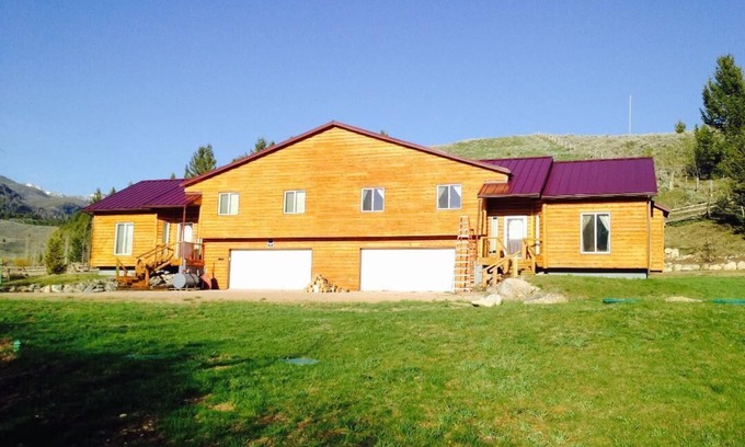 Polaris House | Polaris Paradise: Entire Townhouse with Family-Friendly Amenities
