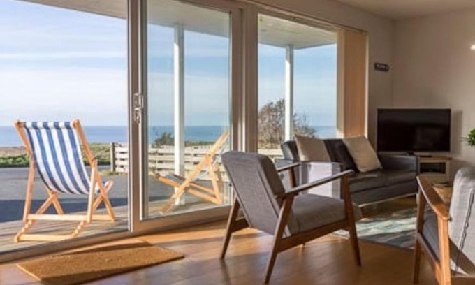 Widemouth Bay House | Unforgettable POLDARE - Oceanfront Stay at Widemouth Bay