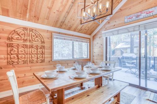 Overlook Park House | Pet-Friendly Pole House 15: Ideal for Families & Breakfast