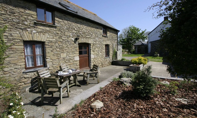Pelynt Cottage | Experience Polean Farm Cottages: Pet-Friendly Oceanfront Retreat