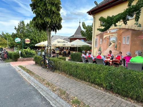 Fertoszeplak Hotel | Guest Rated: Polgármester Étterem és Panzió with Breakfast