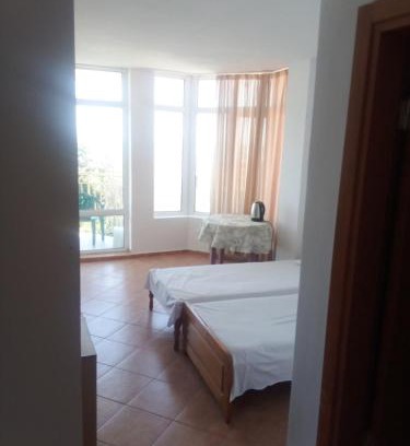 Intsaraki Apartment | Budget-Friendly Stay at Poliyana 45 - Perfect for Families