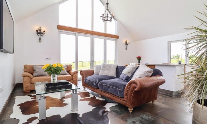 Martlesham Heath House | Experience Family-Friendly Comfort at Polly's Annexe