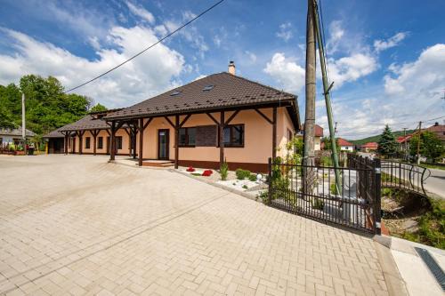 Ulic Apartment | Poloninka: Highly Rated Stay with Pet-Friendly Amenities