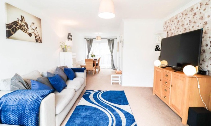 Cray Valley East Apartment | Polperro House - Stylish & Chic 2bed Hse