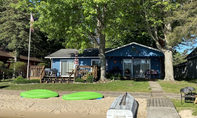 Central Lake Cottage | Beautiful Polski Cottages with Ocean and Lake Views