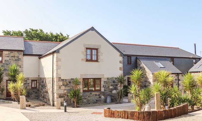 Cury Cottage | Pet-Friendly POLURRIAN HOUSE with Oceanfront Views