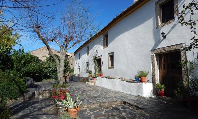 Santa Maria de Marvao House | Pet-Friendly Stay at Pomar Velho - Rated 10/10 by Guests