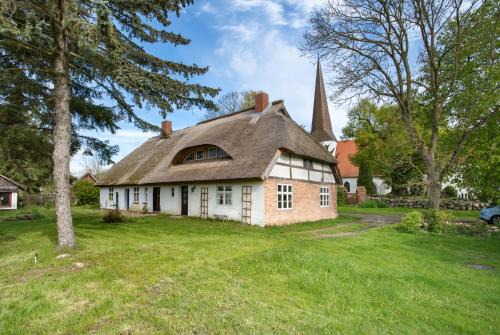 Suederholz House | Exceptional Pommernhuus an de Kark: Family & Accessible Stay