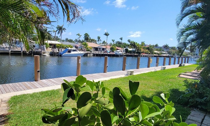 Santa Barbara Estates Condo | Discover Pompano Holiday Gem: Oceanfront Retreat with Pool
