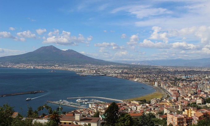 Gragnano Apartment | Modern Pompeii Sorrento Positano Apartment with Spa Access