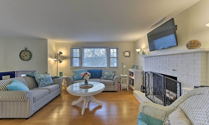 East Wareham House | Relaxing East Wareham Home with Pond Access & Private Dock