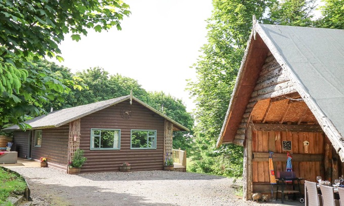 Great Fryup Dale Cottage | Discover POND FARM WOODLANDS: Pet-Friendly Retreat with Hot Tub