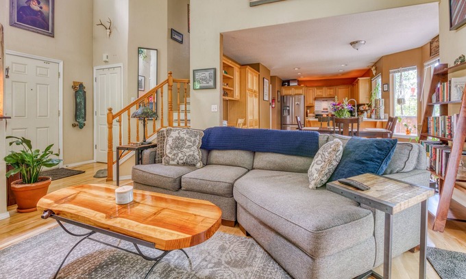 Clackamas House | Pond, Hot Tub, Sauna! 3/2 Home Close to Portland: Duck Crossing