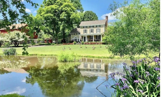 Newtown House | Historic Pond View Farm: Guest Rated 10/10 with Pool & Breakfast