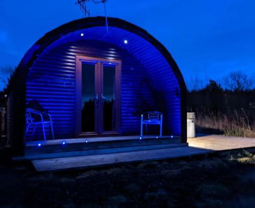 Kelty Cabin | Pond View Pod 3: Private Hot Tub & Pet Friendly Retreat