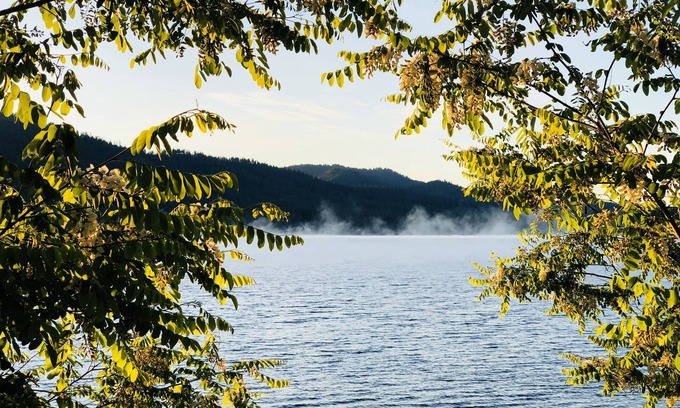 Loon Lake House | Inviting Ponderosa Cabin: Lake View & Family-Friendly Stay
