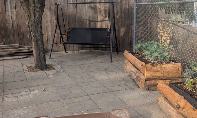 West Spokane House | Ponderosa patio with AC, WiFi, mins from airport, downtown & arboretum