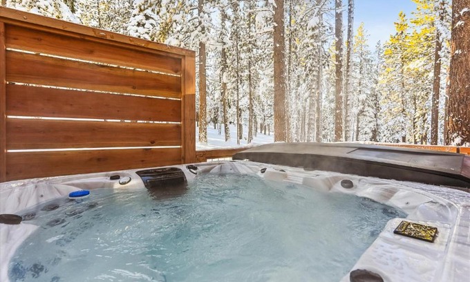 Truckee House | Pet-Friendly Ponderosa Pines with Private Hot Tub & Ski Shuttle