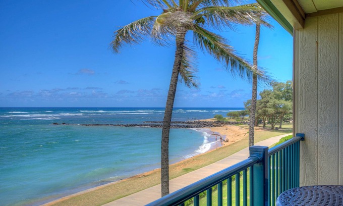 Kapaa Condo | Oceanfront Pono Kai Resort B304: Steps from Beach & Town