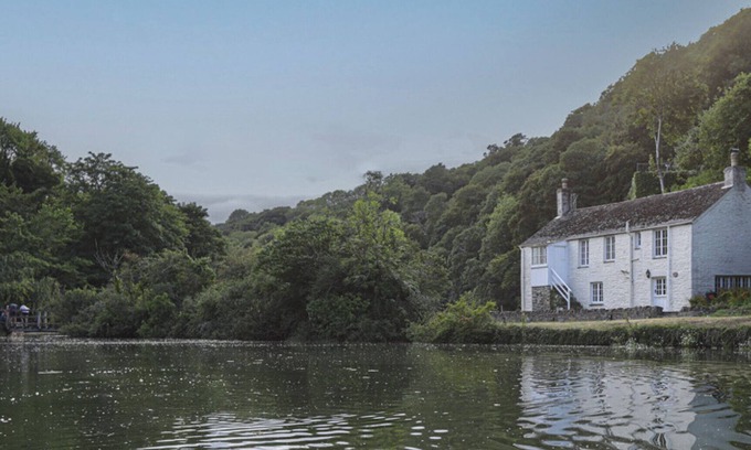 Lanteglos Cottage | Idyllic Pont Quay Cottage: Pet-Friendly Retreat by the Creek