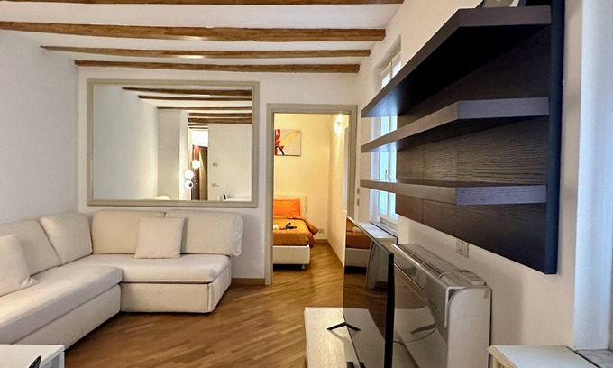 San Marco Apartment | Pontaccio 4 Bilo - One Bedroom Apartment, Sleeps 4
