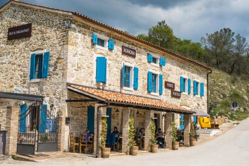 Groznjan Bed & Breakfast | Pet-Friendly Ponte Porton: Dining & Relaxation Awaits