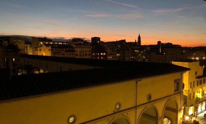 San Giovanni Apartment | Elegant Suite at Ponte Vecchio with Spectacular Views