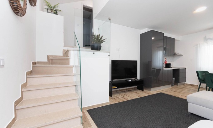 Triana Apartment | Experience Quinta da Pontinha: Perfect for Families & Relaxation