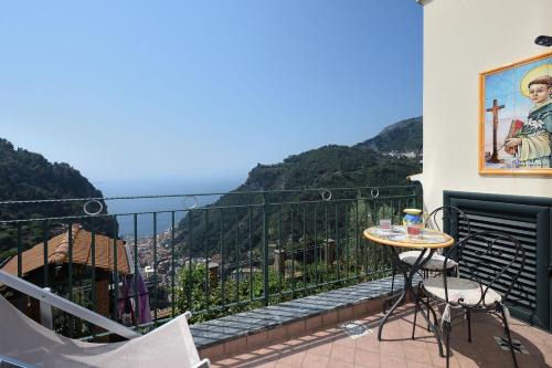 Pontone House | Pet-Friendly Retreat: Pontone on the Sea Apartment